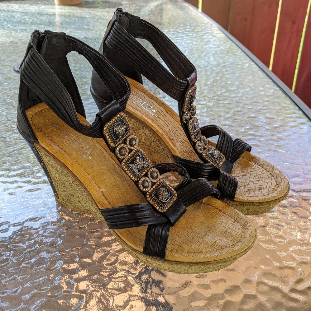 🍃Patrizia Spring Step Faux Leather Wedges 9